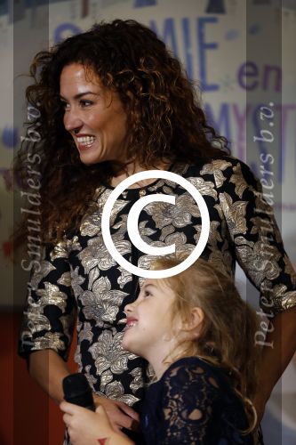 Amsterdam 14 november 2016
Winston Gerschtanowitz presenteerde de nieuwe sinterklaasboeken van Jumbo gemaakt door Katja  en Wim Schuurman Albert Verlinde en Wesley Sneijder die helaas niet aanwezig kon zijn in de Bibliotheek van Amsterdam. Katja had dochter Sammie mee genomen.