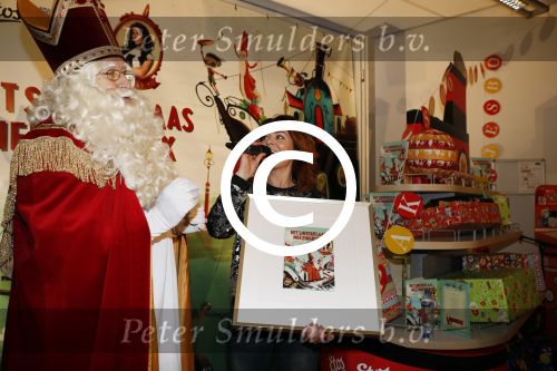 Utrecht 23 november 2016
Presentatie sint meezingboeken met Kim Lian v d Meij Sinterklaas en pieten