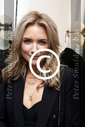Amsterdam 15 december 2016 
Presentatie sieradenlijn Vedder en Vedder ( Anne en Esther) bij Velvet op de cornelis schuytstraat. Laurien Verstraten