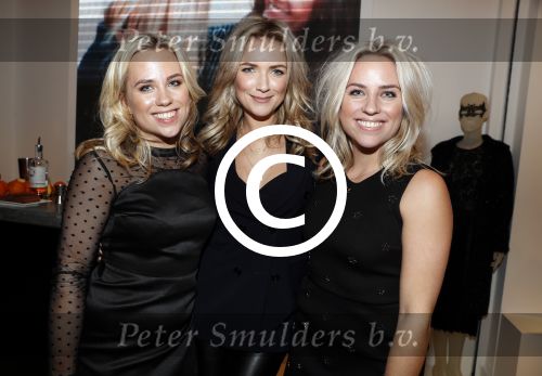 Amsterdam 15 december 2016 
Presentatie sieradenlijn Vedder en Vedder ( Anne en Esther) bij Velvet op de cornelis schuytstraat. Laurien Verstraten