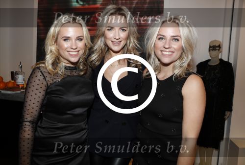 Amsterdam 15 december 2016 
Presentatie sieradenlijn Vedder en Vedder ( Anne en Esther) bij Velvet op de cornelis schuytstraat. Laurien Verstraten