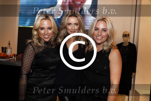 Amsterdam 15 december 2016 
Presentatie sieradenlijn Vedder en Vedder ( Anne en Esther) bij Velvet op de cornelis schuytstraat. Laurien Verstraten