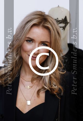 Amsterdam 15 december 2016 
Presentatie sieradenlijn Vedder en Vedder ( Anne en Esther) bij Velvet op de cornelis schuytstraat. Laurien Verstraten