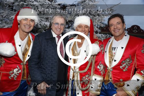 Kaatsheuvel 16 november 2016
Opnames videoclip Toppers met Rene Froger Gerard Joling Jeroen v d Boom Maxim Froger Danny Froger Lee Towers Andre Hazes jr O Gene en Maan. Opnames vonden plaats in de efteling.