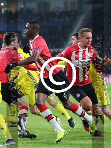 Eindhoven, 6 December 2016 Laatse groepswedstrijd in de Champions League Seizoen 2016/2017 PSV-FC Rostov, eindstand 0-0 en uitschakeling voor het gehele Europese Voetbal.
Luuk de Jong Nicolas Isimat-Mirin Davy Propper