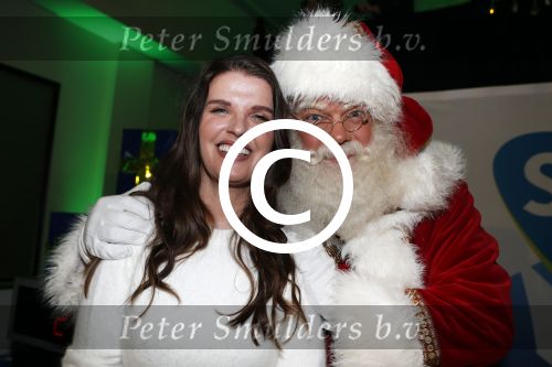 Amsterdam 7 december 2016
Sky radio Christmas tree event met oa Daphne en Emma Deckers Ronald de Boer Gers Pardoel Wilfred Genee Renate Verbaan en Bracha v Doesburgh. Fred v Leer en Manon Meijers zijn de jury. Marlayne Sahupala presenteert het geheel in het college hotel.