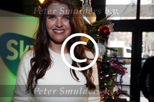 Amsterdam 7 december 2016
Sky radio Christmas tree event met oa Daphne en Emma Deckers Ronald de Boer Gers Pardoel Wilfred Genee Renate Verbaan en Bracha v Doesburgh. Fred v Leer en Manon Meijers zijn de jury. Marlayne Sahupala presenteert het geheel in het college hotel.