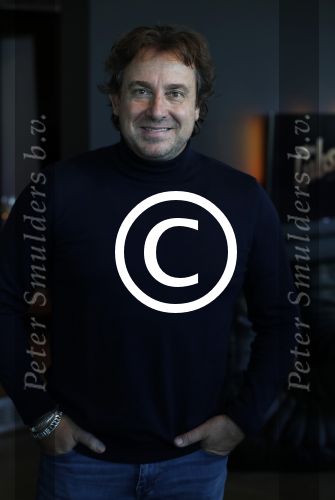 Amsterdam 30 september 2016
cd presentatie O\'GENE in de amsterdam toren . Marco Borsato reikt hem uit.