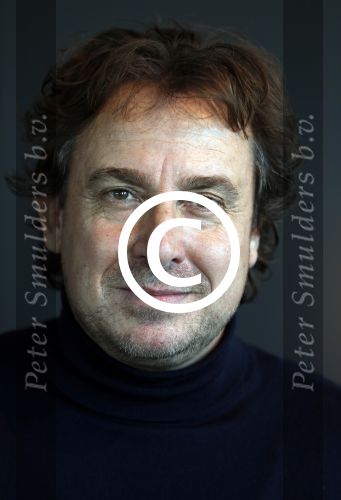 Amsterdam 30 september 2016
cd presentatie O\'GENE in de amsterdam toren . Marco Borsato reikt hem uit.