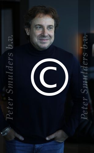Amsterdam 30 september 2016
cd presentatie O\'GENE in de amsterdam toren . Marco Borsato reikt hem uit.