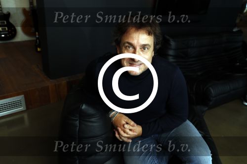Amsterdam 30 september 2016
cd presentatie O\'GENE in de amsterdam toren . Marco Borsato reikt hem uit.
