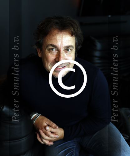 Amsterdam 30 september 2016
cd presentatie O\'GENE in de amsterdam toren . Marco Borsato reikt hem uit.