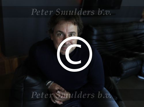 Amsterdam 30 september 2016
cd presentatie O\'GENE in de amsterdam toren . Marco Borsato reikt hem uit.