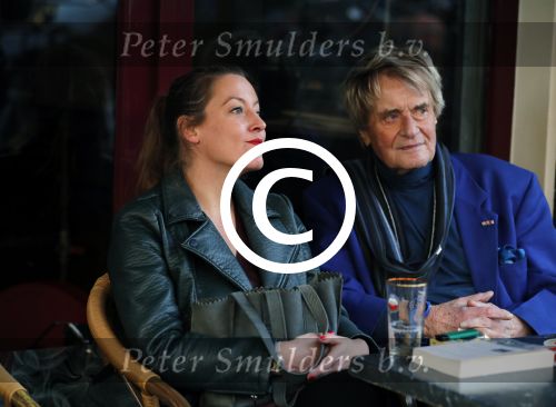 Amsterdam 25 november 2016
Boekpresentatie Johnny Rep bij cafe Scheltema. Johan Derksen reikt eerste exemplaar uit aan Heinz Stuy . Het boek is geschreven door  Mark v d Heuvel. Marieke Derksen ( dochter Johan)