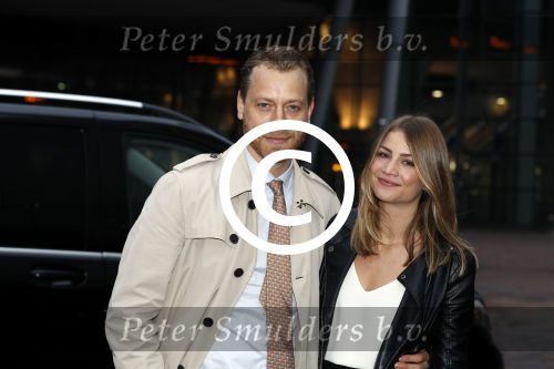 Amsterdam 10 december 2016
Premiere Sing in pathe arena. Mark v Eeuwen met zijn vriendin Anne voor het eerst op een rode loper