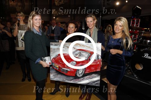 Heteren 23 november 2016
Ladies Night georganiseerd door Porsche centrum Gelderland.
Anouk Smulders presenteerde het event waar geld werd opgehaald voor de stichting Onky Donky van Marlies Boekhoorn