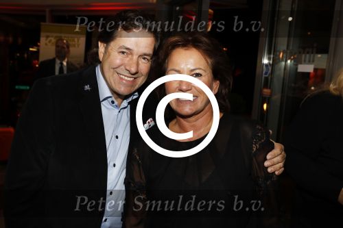 Heteren 23 november 2016
Ladies Night georganiseerd door Porsche centrum Gelderland.
Anouk Smulders presenteerde het event waar geld werd opgehaald voor de stichting Onky Donky van Marlies Boekhoorn. Marlies met vriend Eric v Heeswijk