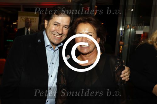 Heteren 23 november 2016
Ladies Night georganiseerd door Porsche centrum Gelderland.
Anouk Smulders presenteerde het event waar geld werd opgehaald voor de stichting Onky Donky van Marlies Boekhoorn. Marlies met vriend Eric v Heeswijk