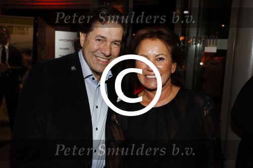 Heteren 23 november 2016
Ladies Night georganiseerd door Porsche centrum Gelderland.
Anouk Smulders presenteerde het event waar geld werd opgehaald voor de stichting Onky Donky van Marlies Boekhoorn. Marlies met vriend Eric v Heeswijk