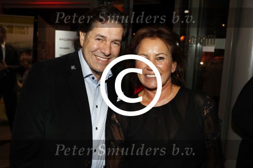 Heteren 23 november 2016
Ladies Night georganiseerd door Porsche centrum Gelderland.
Anouk Smulders presenteerde het event waar geld werd opgehaald voor de stichting Onky Donky van Marlies Boekhoorn. Marlies met vriend Eric v Heeswijk