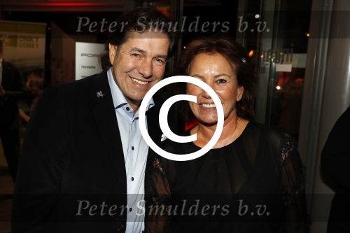 Heteren 23 november 2016
Ladies Night georganiseerd door Porsche centrum Gelderland.
Anouk Smulders presenteerde het event waar geld werd opgehaald voor de stichting Onky Donky van Marlies Boekhoorn. Marlies met vriend Eric v Heeswijk