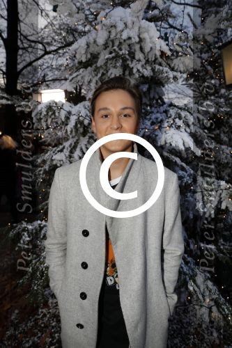 Kaatsheuvel 16 november 2016
Opnames videoclip Toppers met Rene Froger Gerard Joling Jeroen v d Boom Maxim Froger Danny Froger Lee Towers Andre Hazes jr O Gene en Maan. Opnames vonden plaats in de efteling.