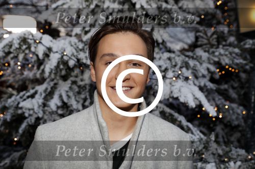 Kaatsheuvel 16 november 2016
Opnames videoclip Toppers met Rene Froger Gerard Joling Jeroen v d Boom Maxim Froger Danny Froger Lee Towers Andre Hazes jr O Gene en Maan. Opnames vonden plaats in de efteling.