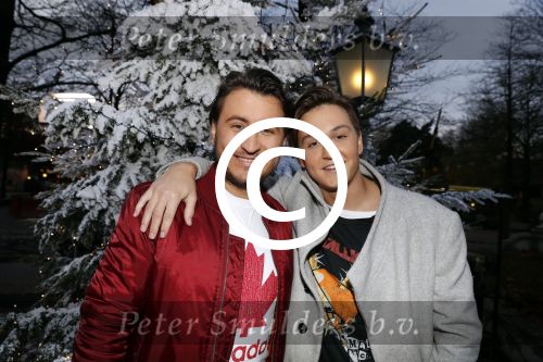 Kaatsheuvel 16 november 2016
Opnames videoclip Toppers met Rene Froger Gerard Joling Jeroen v d Boom Maxim Froger Danny Froger Lee Towers Andre Hazes jr O Gene en Maan. Opnames vonden plaats in de efteling.