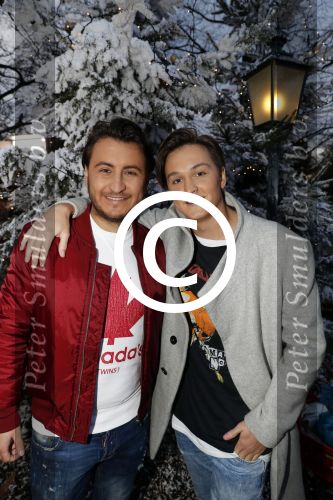 Kaatsheuvel 16 november 2016
Opnames videoclip Toppers met Rene Froger Gerard Joling Jeroen v d Boom Maxim Froger Danny Froger Lee Towers Andre Hazes jr O Gene en Maan. Opnames vonden plaats in de efteling.