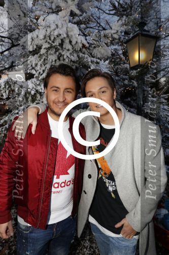 Kaatsheuvel 16 november 2016
Opnames videoclip Toppers met Rene Froger Gerard Joling Jeroen v d Boom Maxim Froger Danny Froger Lee Towers Andre Hazes jr O Gene en Maan. Opnames vonden plaats in de efteling.