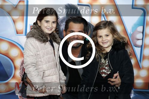 Amsterdam 10 december 2016
Premiere Sing in pathe arena. Micha Noot met kinderen