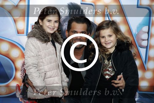 Amsterdam 10 december 2016
Premiere Sing in pathe arena. Micha Noot met kinderen