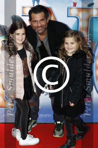 Amsterdam 10 december 2016
Premiere Sing in pathe arena. Micha Noot met kinderen