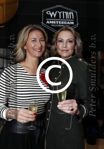 Amsterdam 17 december 2016 
Opening winkel Nynke Wynia door vriendin Micky Hoogendijk