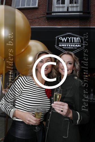 Amsterdam 17 december 2016 
Opening winkel Nynke Wynia door vriendin Micky Hoogendijk