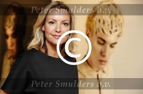 Amsterdam 19 november 2016
Micky Hoogendijk staat met foto\'s op de Amsterdam Pan beurs. Annette de Vries interviewt haar.