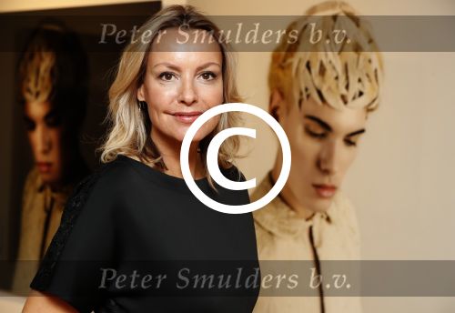 Amsterdam 19 november 2016
Micky Hoogendijk staat met foto\'s op de Amsterdam Pan beurs. Annette de Vries interviewt haar.