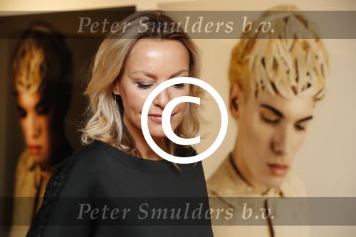 Amsterdam 19 november 2016
Micky Hoogendijk staat met foto\'s op de Amsterdam Pan beurs. Annette de Vries interviewt haar.