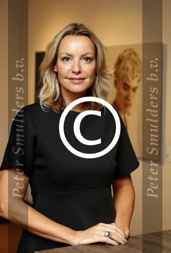 Amsterdam 19 november 2016
Micky Hoogendijk staat met foto\'s op de Amsterdam Pan beurs. Annette de Vries interviewt haar.
