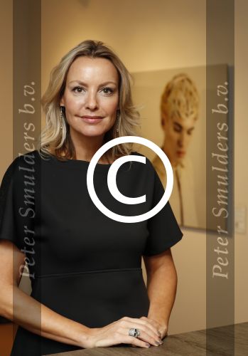 Amsterdam 19 november 2016
Micky Hoogendijk staat met foto\'s op de Amsterdam Pan beurs. Annette de Vries interviewt haar.