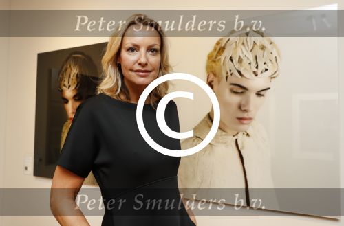 Amsterdam 19 november 2016
Micky Hoogendijk staat met foto\'s op de Amsterdam Pan beurs. Annette de Vries interviewt haar.