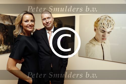 Amsterdam 19 november 2016
Micky Hoogendijk staat met foto\'s op de Amsterdam Pan beurs. Micky met gallery houder Eduard Planting