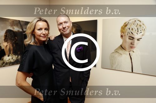 Amsterdam 19 november 2016
Micky Hoogendijk staat met foto\'s op de Amsterdam Pan beurs. Micky met gallery houder Eduard Planting