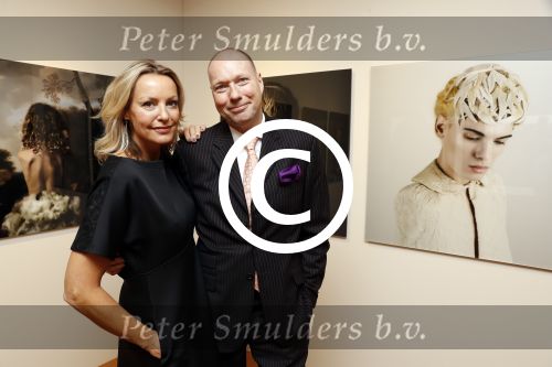 Amsterdam 19 november 2016
Micky Hoogendijk staat met foto\'s op de Amsterdam Pan beurs. Micky met gallery houder Eduard Planting