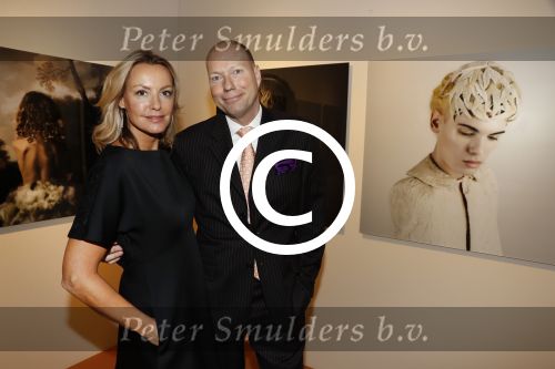 Amsterdam 19 november 2016
Micky Hoogendijk staat met foto\'s op de Amsterdam Pan beurs. Micky met gallery houder Eduard Planting