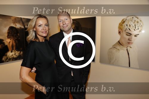 Amsterdam 19 november 2016
Micky Hoogendijk staat met foto\'s op de Amsterdam Pan beurs. Micky met gallery houder Eduard Planting