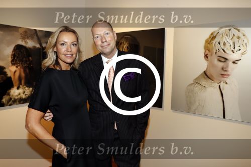 Amsterdam 19 november 2016
Micky Hoogendijk staat met foto\'s op de Amsterdam Pan beurs. Micky met gallery houder Eduard Planting