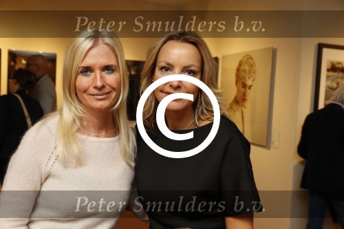 Amsterdam 19 november 2016
Micky Hoogendijk staat met foto\'s op de Amsterdam Pan beurs. Annette de Vries interviewt haar.