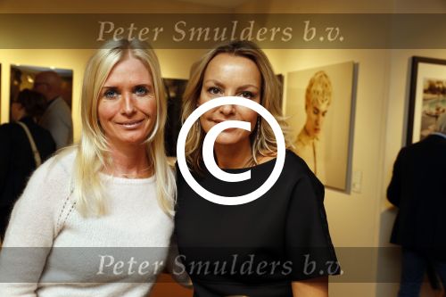 Amsterdam 19 november 2016
Micky Hoogendijk staat met foto\'s op de Amsterdam Pan beurs. Annette de Vries interviewt haar.