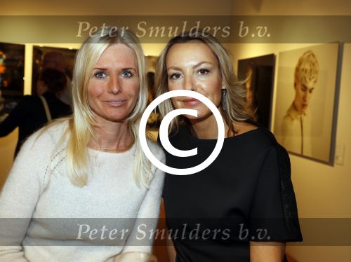 Amsterdam 19 november 2016
Micky Hoogendijk staat met foto\'s op de Amsterdam Pan beurs. Annette de Vries interviewt haar.
